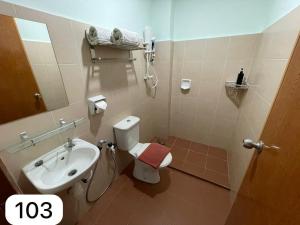 Ένα μπάνιο στο Ezzyhome Taman Molek