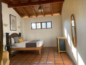 Postel nebo postele na pokoji v ubytování Casa Hidalgo Hideaway