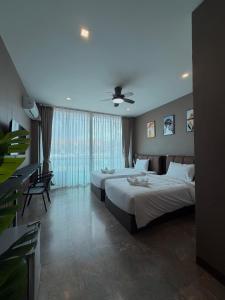 Giường trong phòng chung tại Me luxe hotel