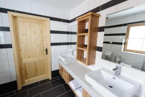 A bathroom at Ferienpark Gaal