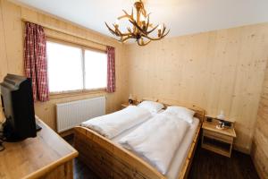 A bed or beds in a room at Ferienpark Gaal