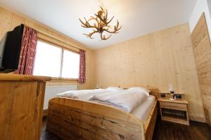 A bed or beds in a room at Ferienpark Gaal