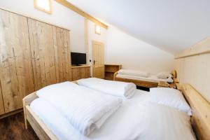 A bed or beds in a room at Ferienpark Gaal