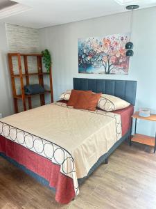 Ένα ή περισσότερα κρεβάτια σε δωμάτιο στο Casa em Florianopolis Praia do Moçambique +56 φωτογραφίες