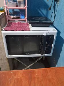 TV a/nebo společenská místnost v ubytování Defensores del Chaco Hosting + 8 fotografií