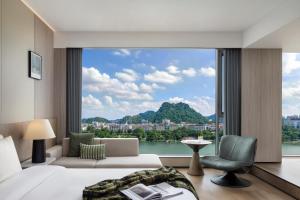 Nespecifikovaný výhled na hory nebo výhled na hory při pohledu z hotelu