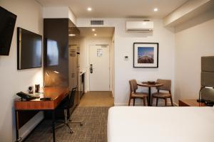 TV a/nebo společenská místnost v ubytování Quest Kings Park