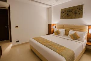 a bedroom with a large bed in a room at HOTEL TEN SQUARE - 5 Minutes from The Taj Mahal in Agra