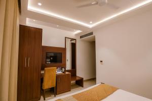 Μια τηλεόραση ή/και κέντρο ψυχαγωγίας στο HOTEL TEN SQUARE - 5 Minutes from The Taj Mahal