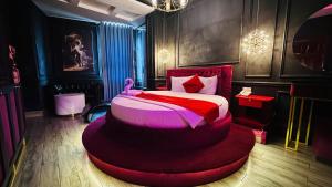 Ένα ή περισσότερα κρεβάτια σε δωμάτιο στο Tân Bình Hotel