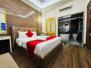 Ένα ή περισσότερα κρεβάτια σε δωμάτιο στο Tân Bình Hotel