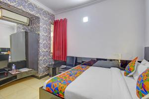 Postel nebo postele na pokoji v ubytování FabHotel Silver Star