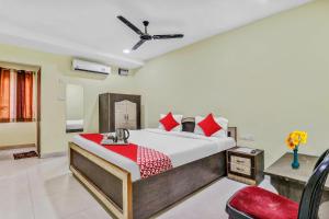 Ένα ή περισσότερα κρεβάτια σε δωμάτιο στο Hotel O Govind Guest House