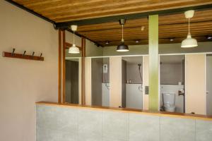 Η κουζίνα ή μικρή κουζίνα στο Hilltop Erawan Camp