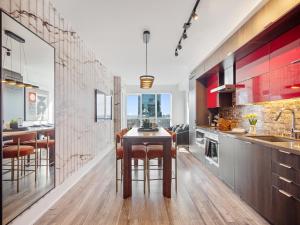 Una cocina o cocineta en The Ritz Suites - Downtown Toronto 31 fotos más