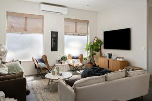 Φωτογραφία από το άλμπουμ του Renovated 3BR Apartment in CBD σε Gisborne