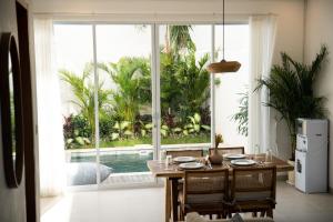 Bazén v ubytování Swamis Villa nebo v jeho okolí