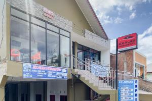 Budova, kde se motel nachází + 13 fotografií