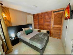 Ένα ή περισσότερα κρεβάτια σε δωμάτιο στο Apto con jacuzzi Laureles +17 φωτογραφίες