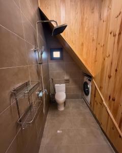 Ένα μπάνιο στο Kem Rose Trại Mát