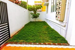 Κήπος έξω από το Golden Sparrow