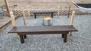 Photo de la galerie de l'établissement NEAR JOSHUA TREE HOME with Hot Tub video games fire pit king Bed Game Room, à Yucca Valley 51 autres photos