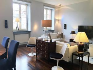 Telewizja i/lub zestaw kina domowego w obiekcie MONDRIAN Luxury Suites & Apartments Old Town