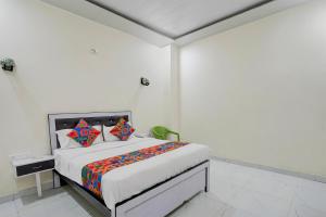 Postel nebo postele na pokoji v ubytování FabHotel Kalawati Palace