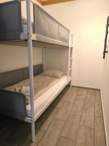 Un pat sau paturi într-o cameră la Alpen Home Kaprun +15 fotografii