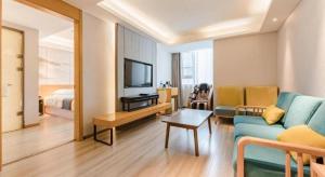 TV a/nebo společenská místnost v ubytování Jinjiang Metropolo Zhengzhou Songshan Road