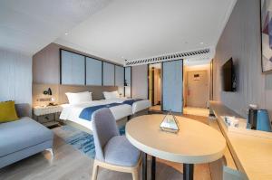 Postel nebo postele na pokoji v ubytování Echarm Hotel Jinan West Station International Exhibition Center + 203 fotografií