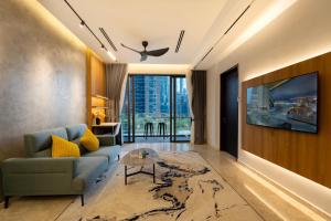 Televiisor ja/või meelelahutuskeskus majutusasutuses Moonway Luxury Suites At TM KLCC City Center