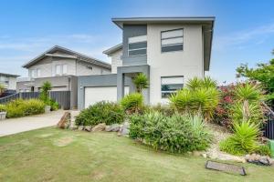 Κήπος έξω από το 5 Chiton Ct - Luxury Near the Beach - No Linen Included +37 φωτογραφίες