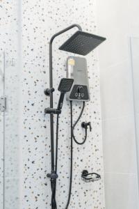 Ένα μπάνιο στο Harley 1 BDR Condo Kata Hill, 3 Mins To kata Beach