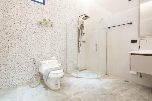 Ένα μπάνιο στο Harley 1 BDR Condo Kata Hill, 3 Mins To kata Beach +41 φωτογραφίες