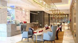 eine Lobby mit Stühlen und eine Bar in einem Restaurant in der Unterkunft Magnotel Nanjing Lishui Baota Bei Road in Lishui