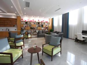 Posezení v ubytování GreenTree Inn Heze Shan County New Bus Station