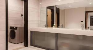 a bathroom with two sinks and a washing machine at Green Tree Inn Nanchang Zhongshan Road Bayiguan in Nanchang +100 photos