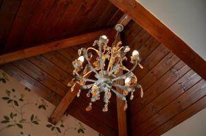 a chandelier hanging from a wooden ceiling at Casa Montse in Torla-Ordesa