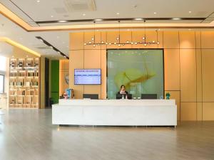 Vstupní hala nebo recepce v ubytování GreenTree Inn Shanxi Linfen Huozhou High-Speed Railway Station