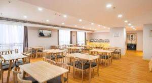 Restaurace v ubytování GreenTree Inn Jiangsu Huai'an Qiangjiangpu District Shuidukou Avenue