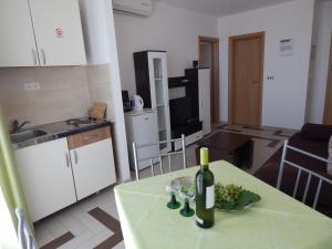 Kuchyň nebo kuchyňský kout v ubytování Apartments Sofija
