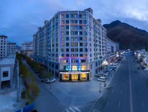 a large building on a street in a city at City Comfort Inn Shannan Passenger Terminal in Nedong