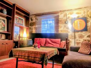 Istumisnurk majutusasutuses Charming Stone house, 500 meters to Acropolis +37 fotot