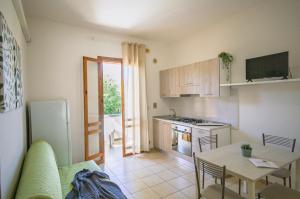 a kitchen and dining room with a table and a kitchen gmaxwell gmaxwell gmaxwell at Residence Borgo Latino- Localo in Torre dell'Orso +34 photos