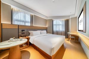 Ένα ή περισσότερα κρεβάτια σε δωμάτιο στο JI Hotel Shanghai Fengxian Situan Powerlong Plaza +27 φωτογραφίες