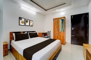 Ένα ή περισσότερα κρεβάτια σε δωμάτιο στο Hotel O Erumeli Bus Terminal Kottayam Formerly Pious B Residency