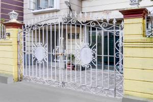 Budova, kde se hotel nachází + 24 fotografií