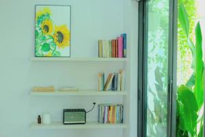 Η βιβλιοθήκη του ξενοδοχείου