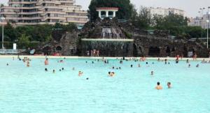 a group of people in a swimming pool with a fountain at Le Clos Des Nobles in Toulouse